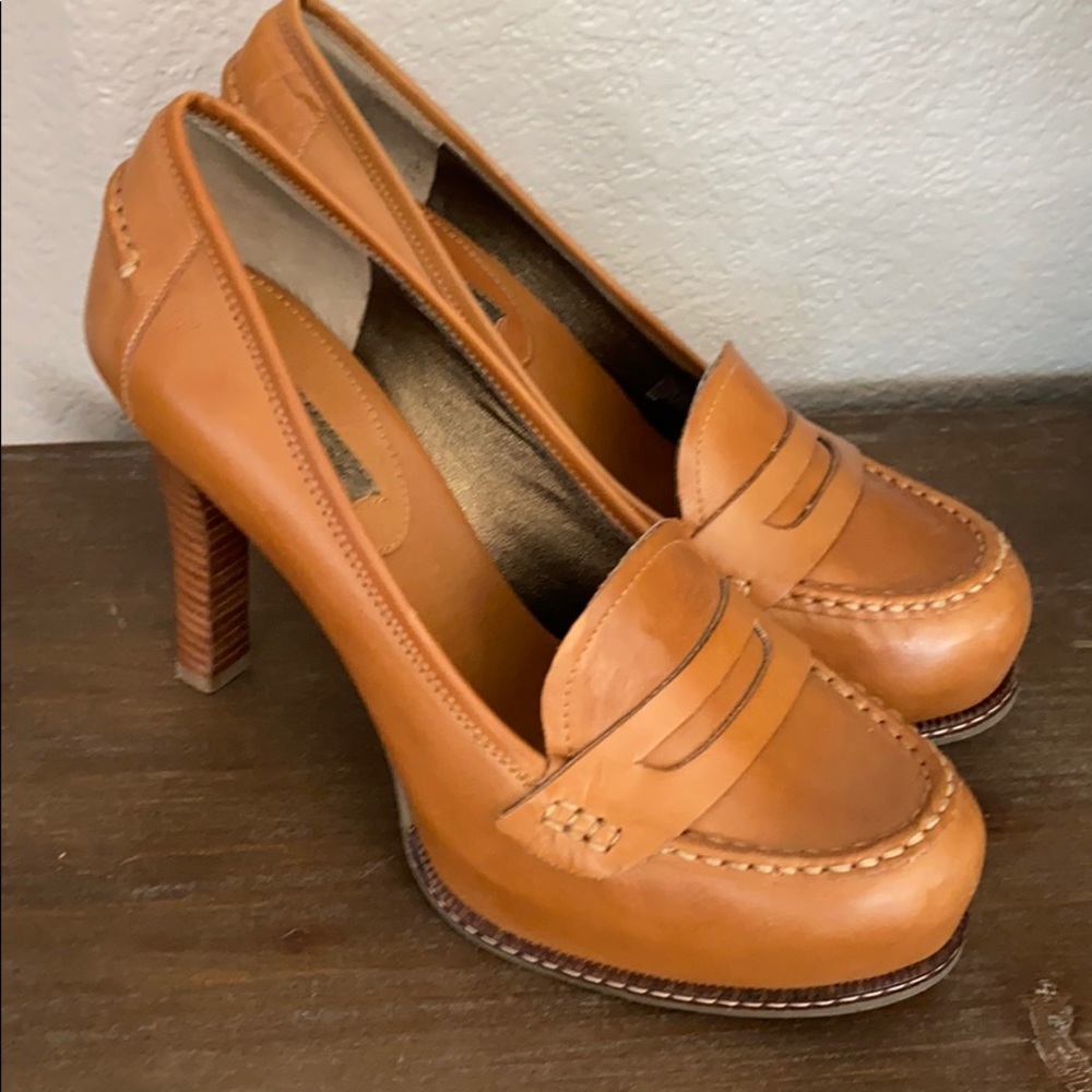 Banana Republic heels in camel color, sz 8